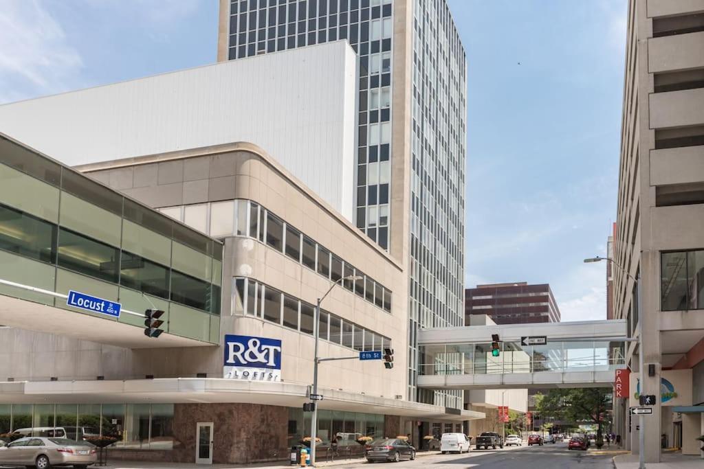 Beautiful Studio Downtown With Rooftop And Gym デモイン エクステリア 写真