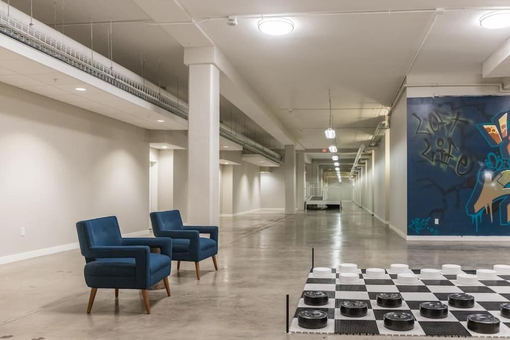 Beautiful Studio Downtown With Rooftop And Gym デモイン エクステリア 写真